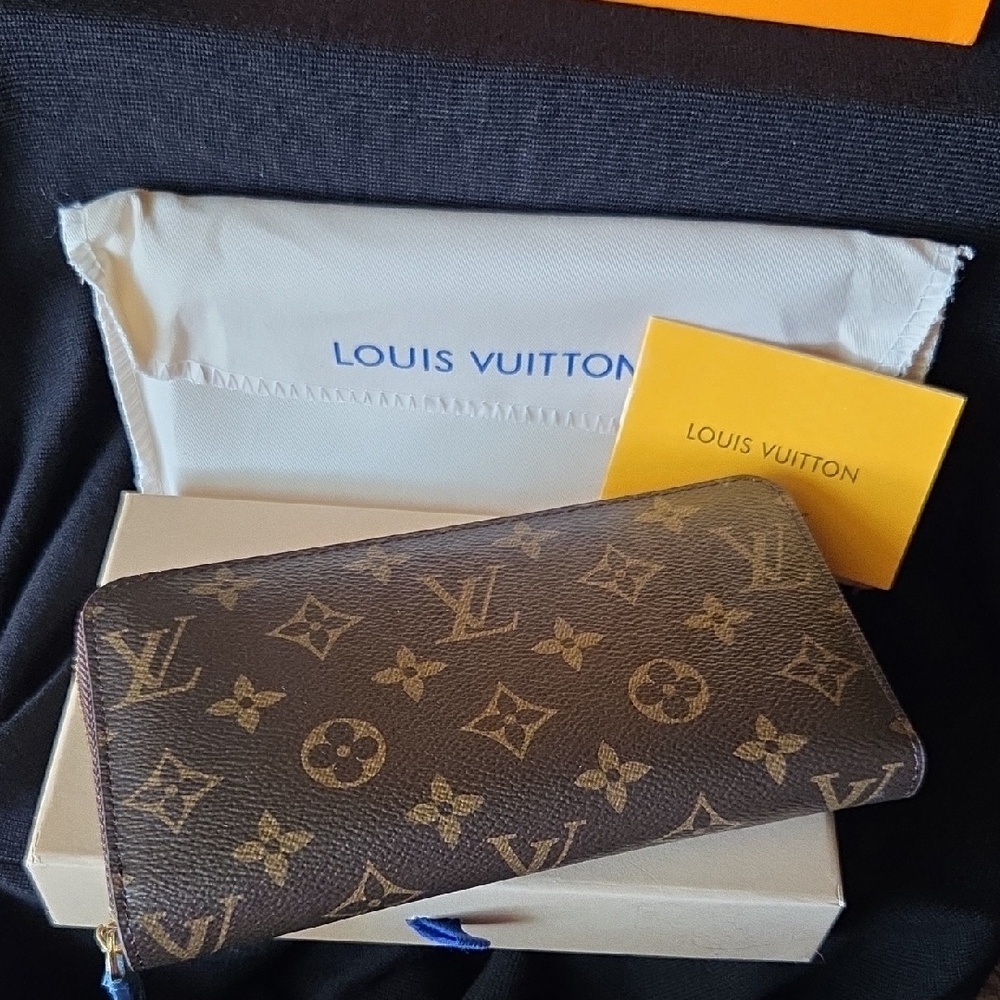 Louis Vuitton Tan Wallet - Picture 2 of 11